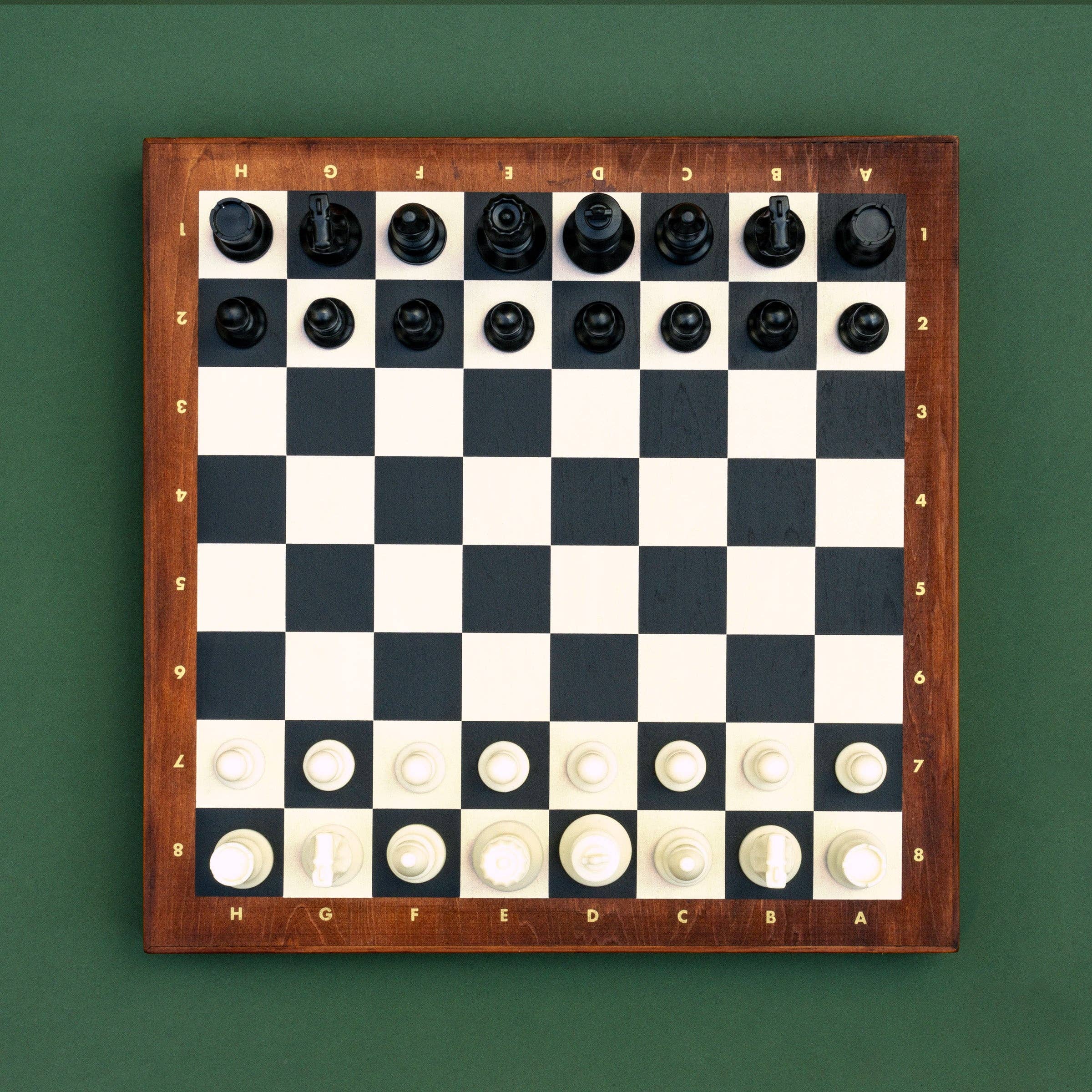 Iron & Glory Deluxe Chess Set - Image 3
