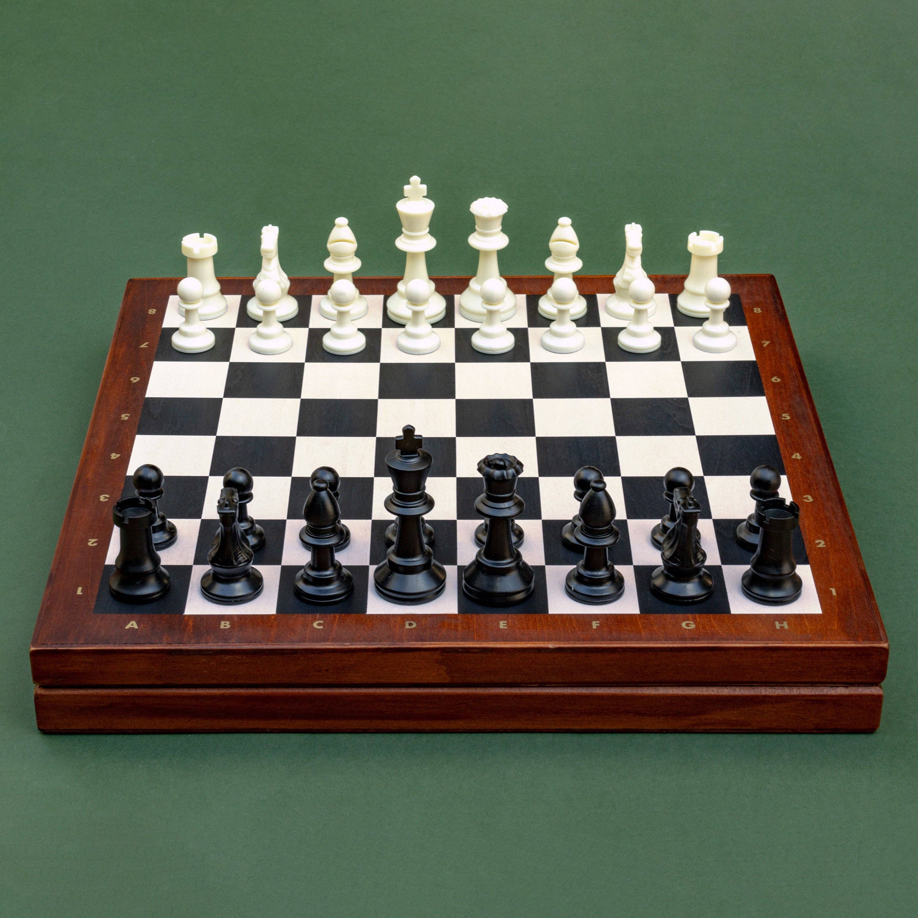 Iron & Glory Deluxe Chess Set - Image 4